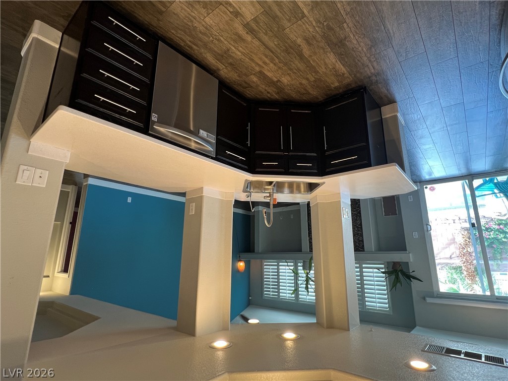10054 Pebble Path Court Property Photo 8