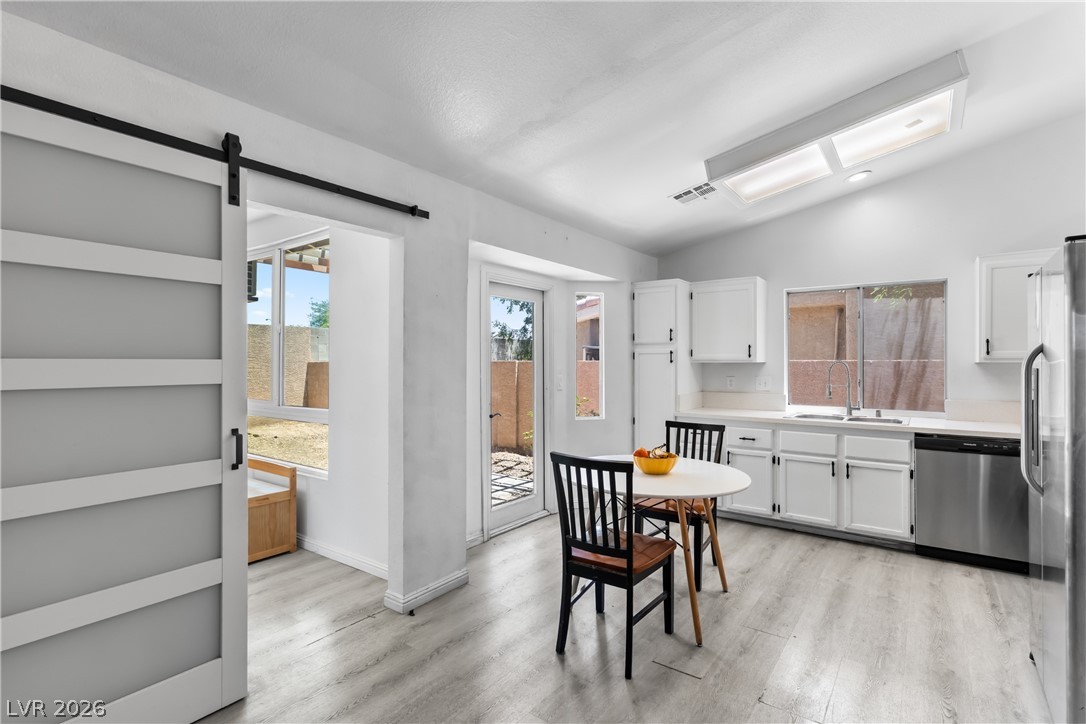2066 Glistening Sands Drive Property Photo 3