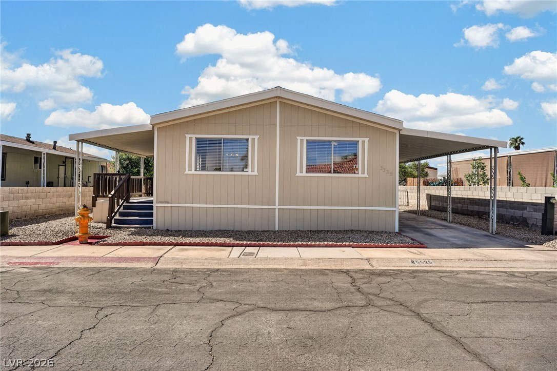 5525 Tres Piedras Road Property Photo 2