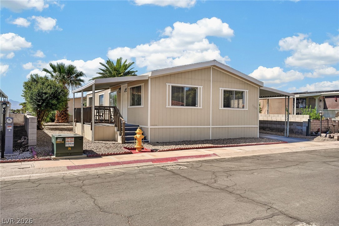 5525 Tres Piedras Road Property Photo 3