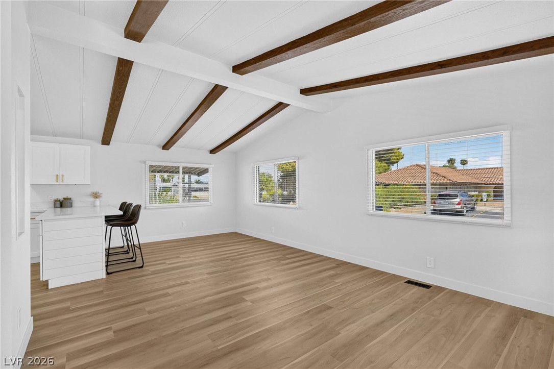 5525 Tres Piedras Road Property Photo 8