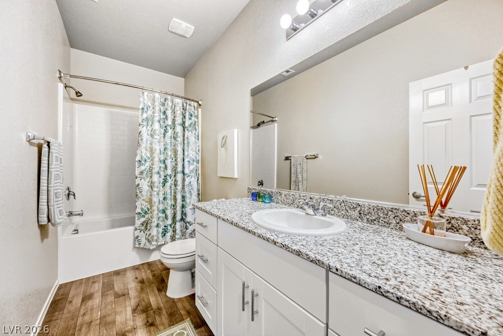 4352 Meadow Glade Avenue Property Photo 9