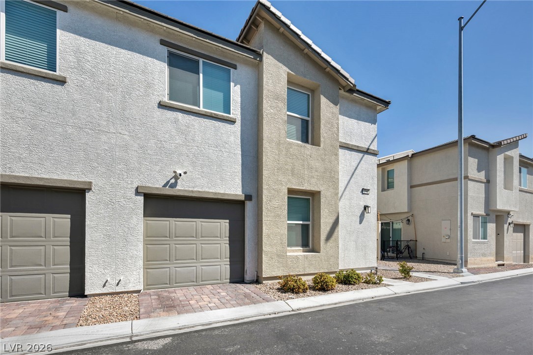 2742 Champagne Gold Avenue Property Photo 6