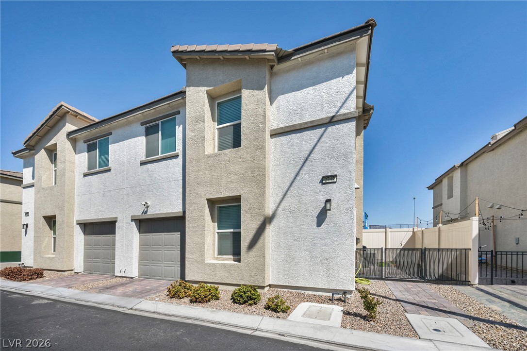 2742 Champagne Gold Avenue Property Photo 8