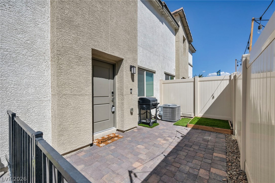 2742 Champagne Gold Avenue Property Photo 9