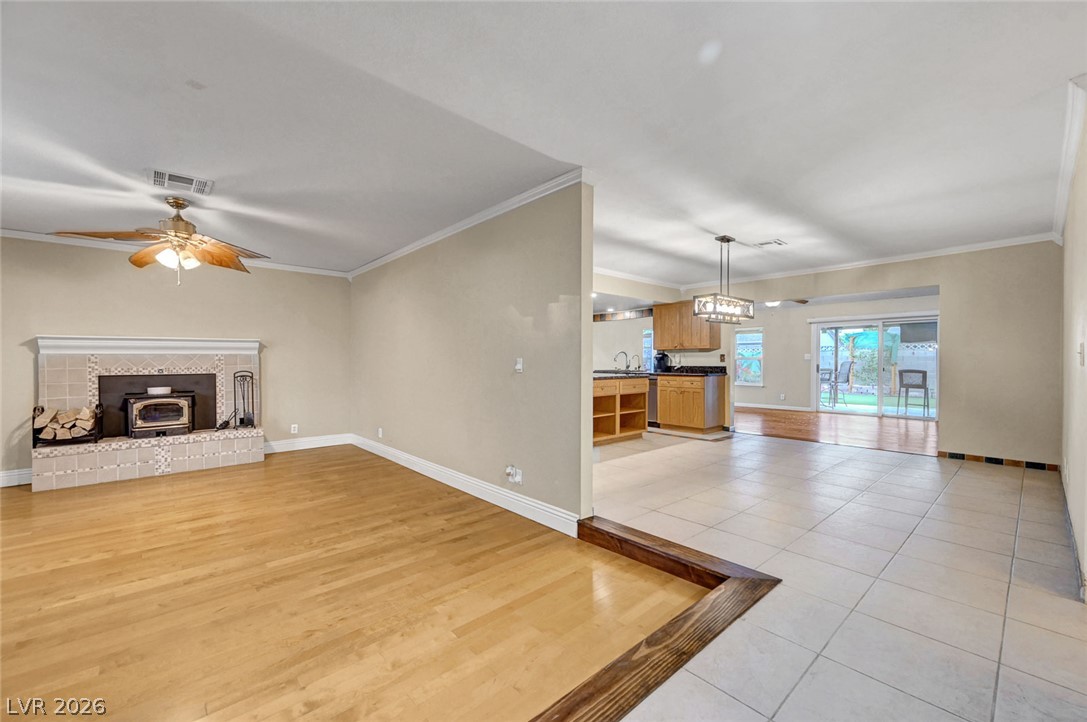 5817 Mary Way Property Photo 8