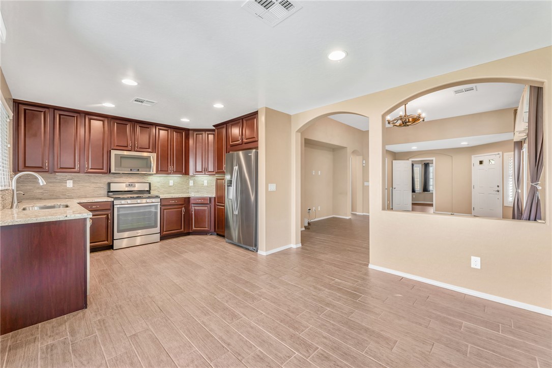 3740 Rocklin Peak Avenue Property Photo 6