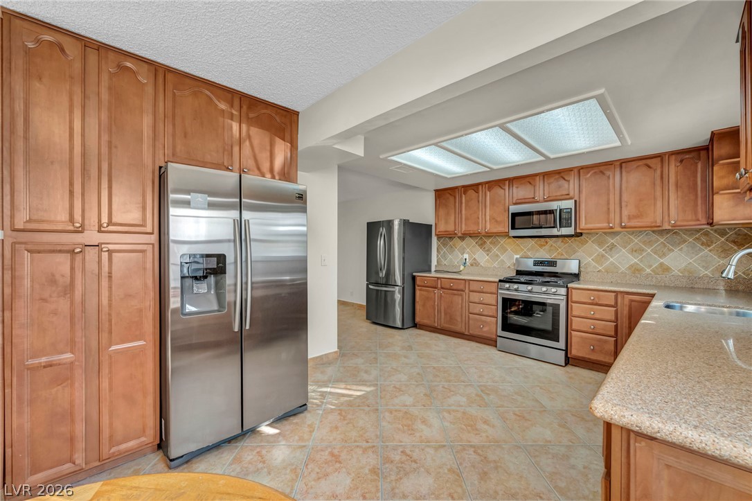 3923 Landsdown Place Property Photo 6