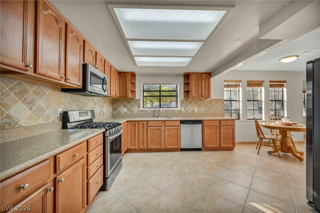 3923 Landsdown Place Property Photo 10
