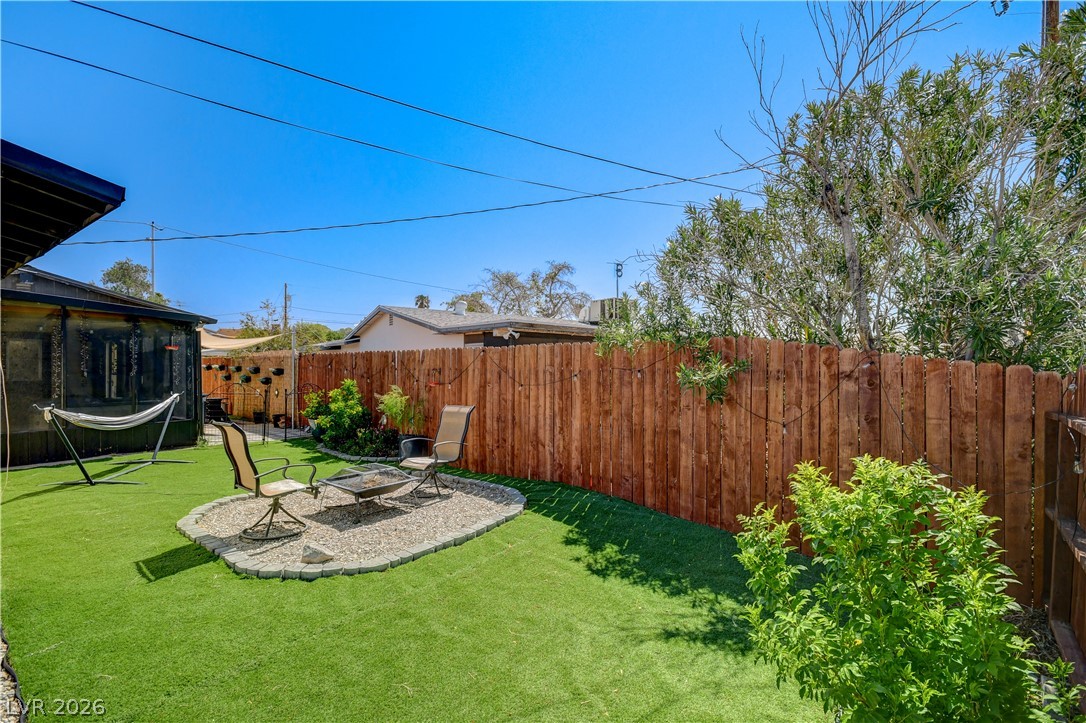1102 Arapaho Way Property Photo 4