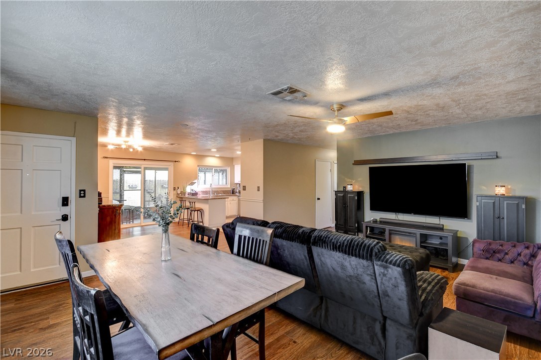 1102 Arapaho Way Property Photo 7