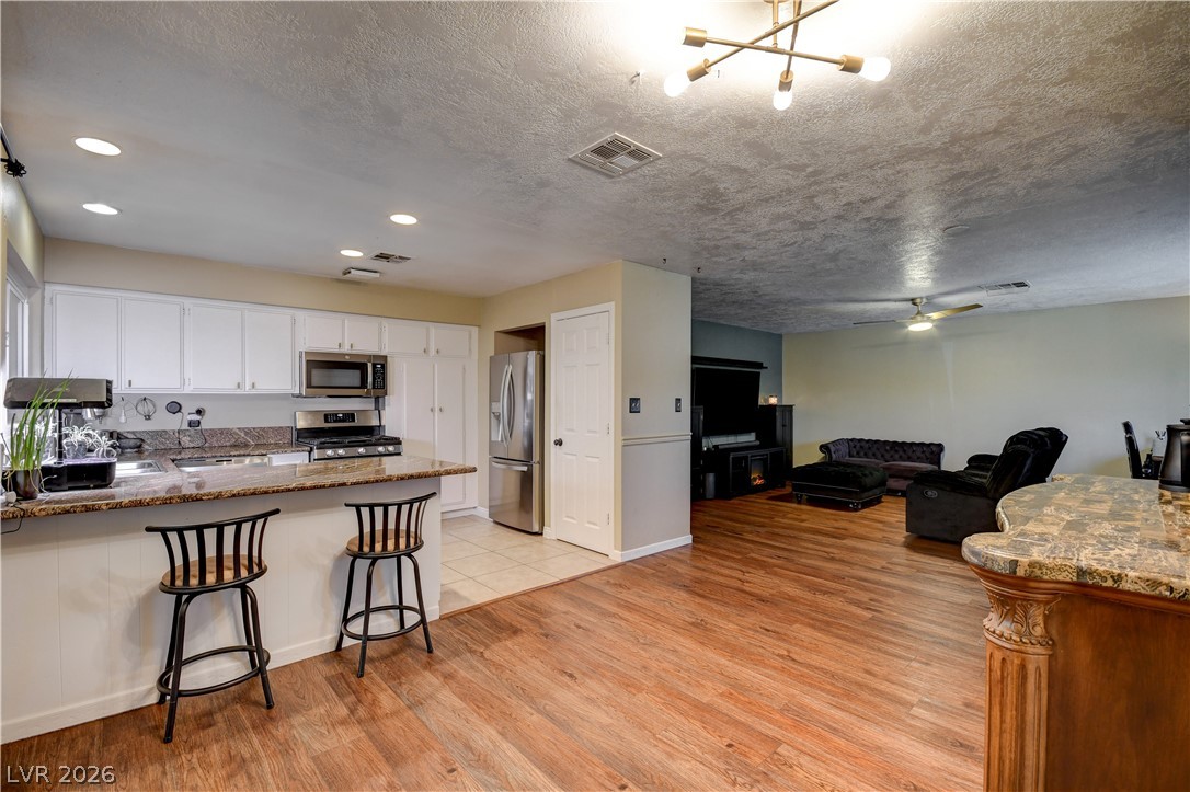 1102 Arapaho Way Property Photo 8