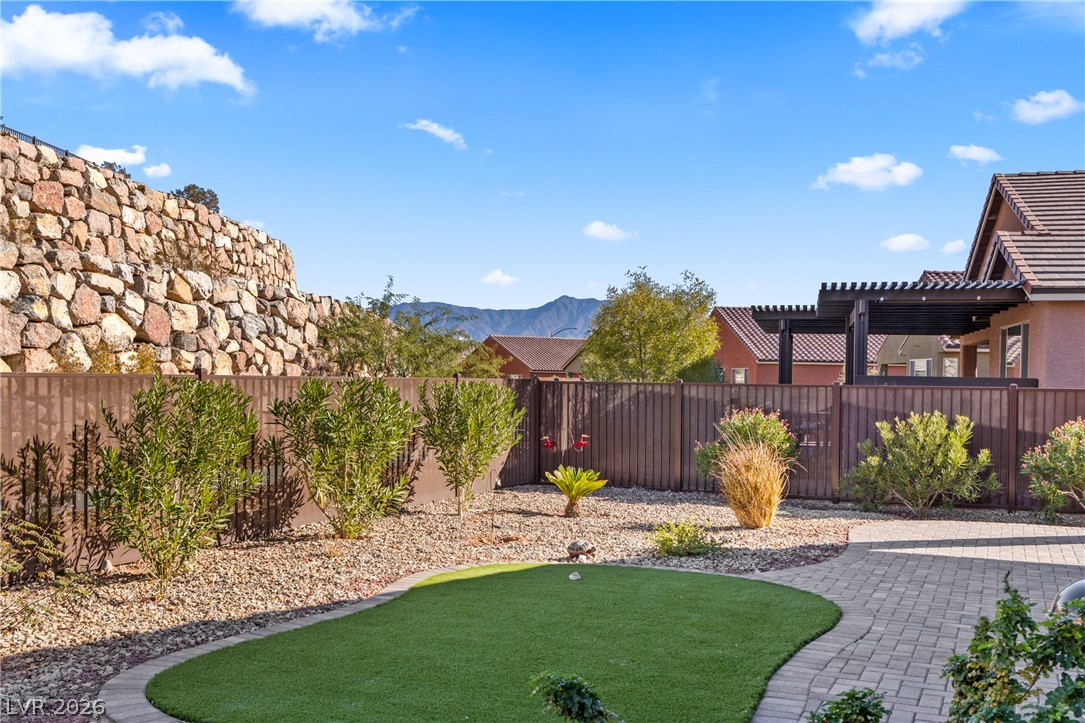 988 Majestic View Property Photo 4