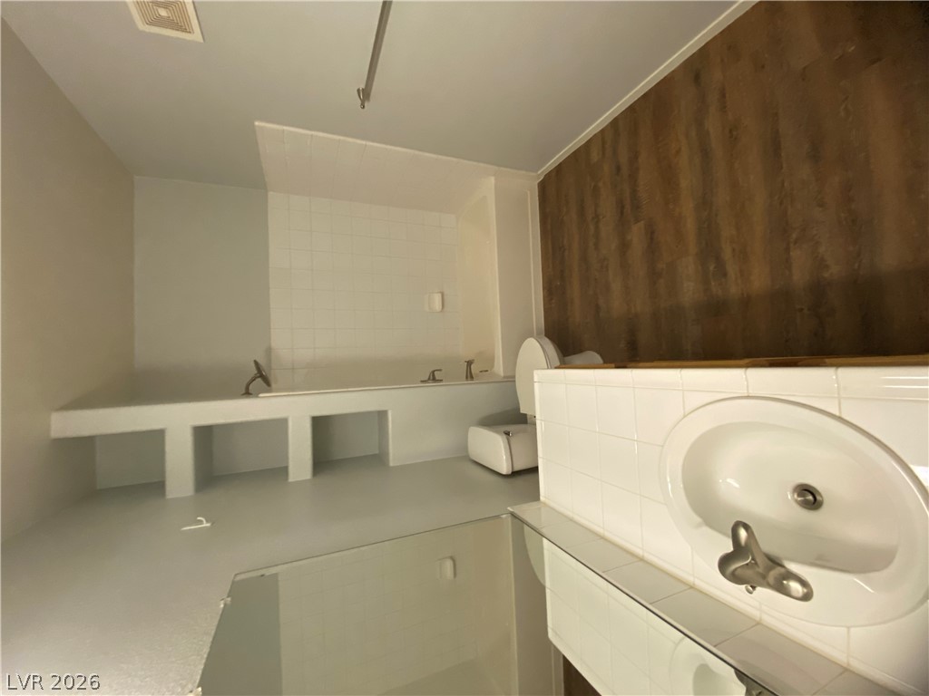 2325 Windmill Parkway 1313 Property Photo 31