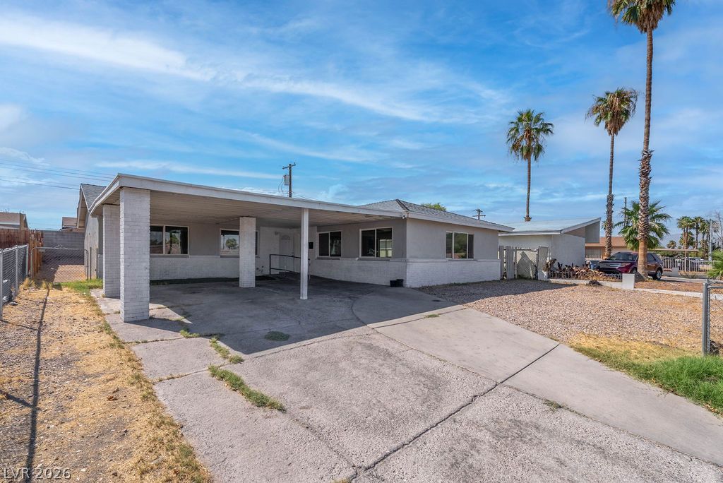 1501 North Tonopah Drive Property Photo 1