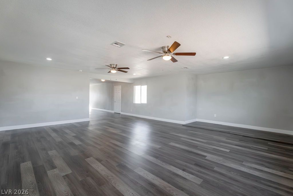 1501 North Tonopah Drive Property Photo 2