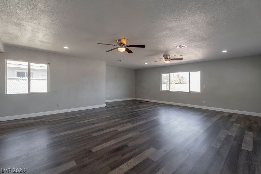 1501 North Tonopah Drive Property Photo 3