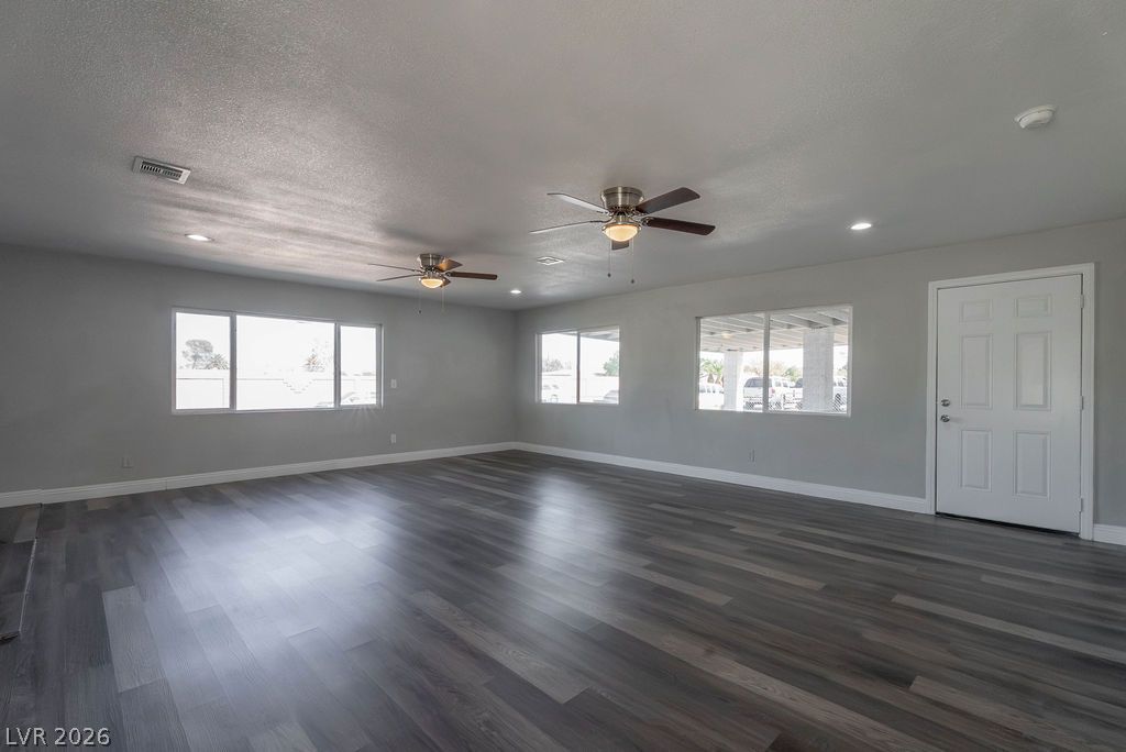 1501 North Tonopah Drive Property Photo 4