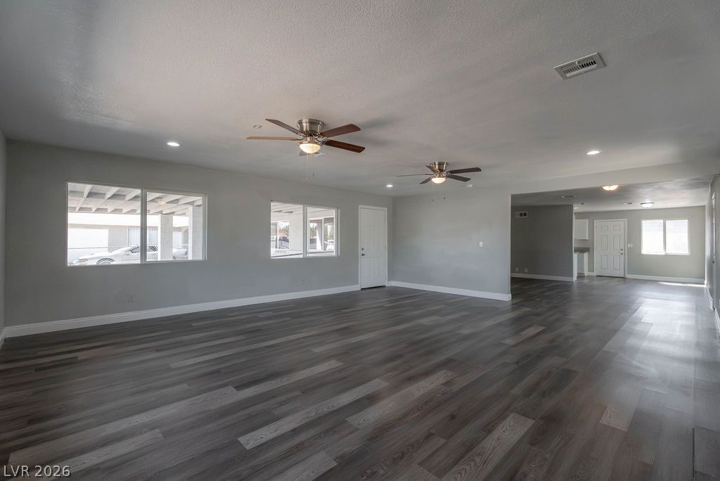 1501 North Tonopah Drive Property Photo 5