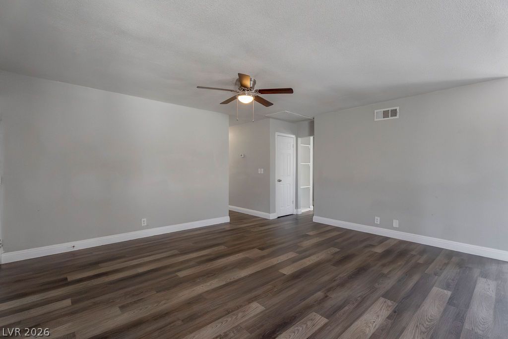 1501 North Tonopah Drive Property Photo 6