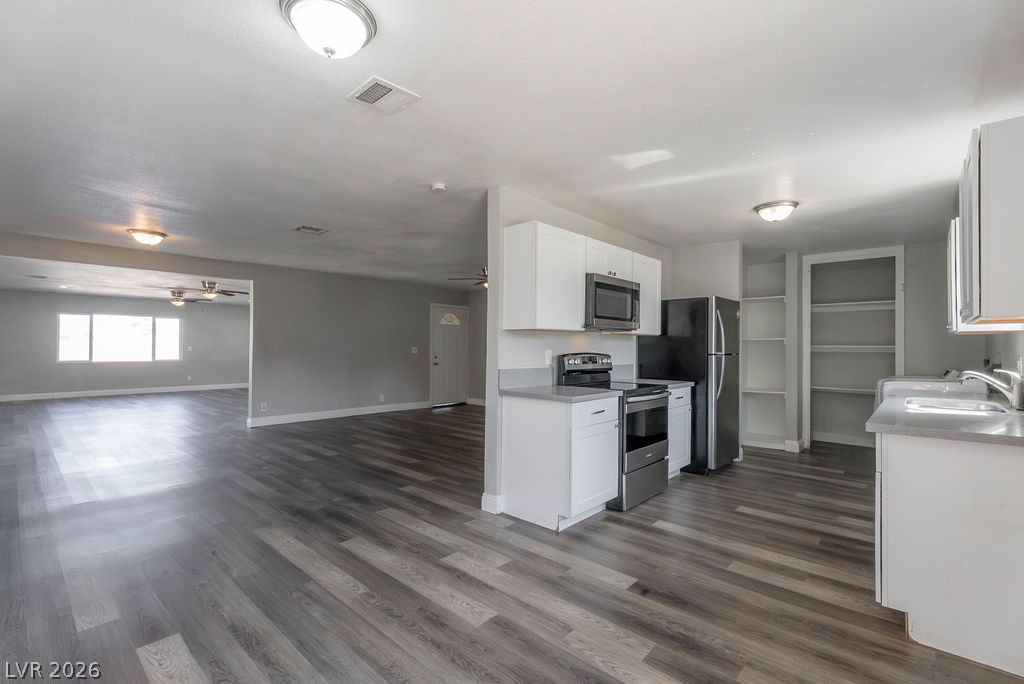 1501 North Tonopah Drive Property Photo 13
