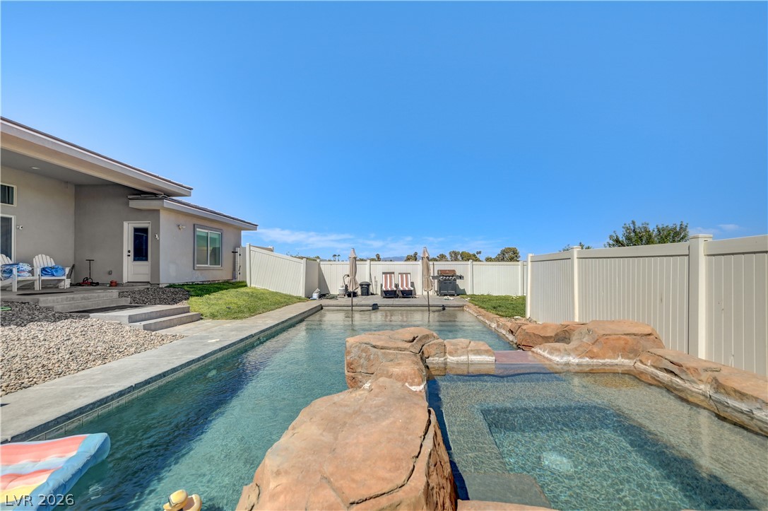 1110 Heyer Street Property Photo 3