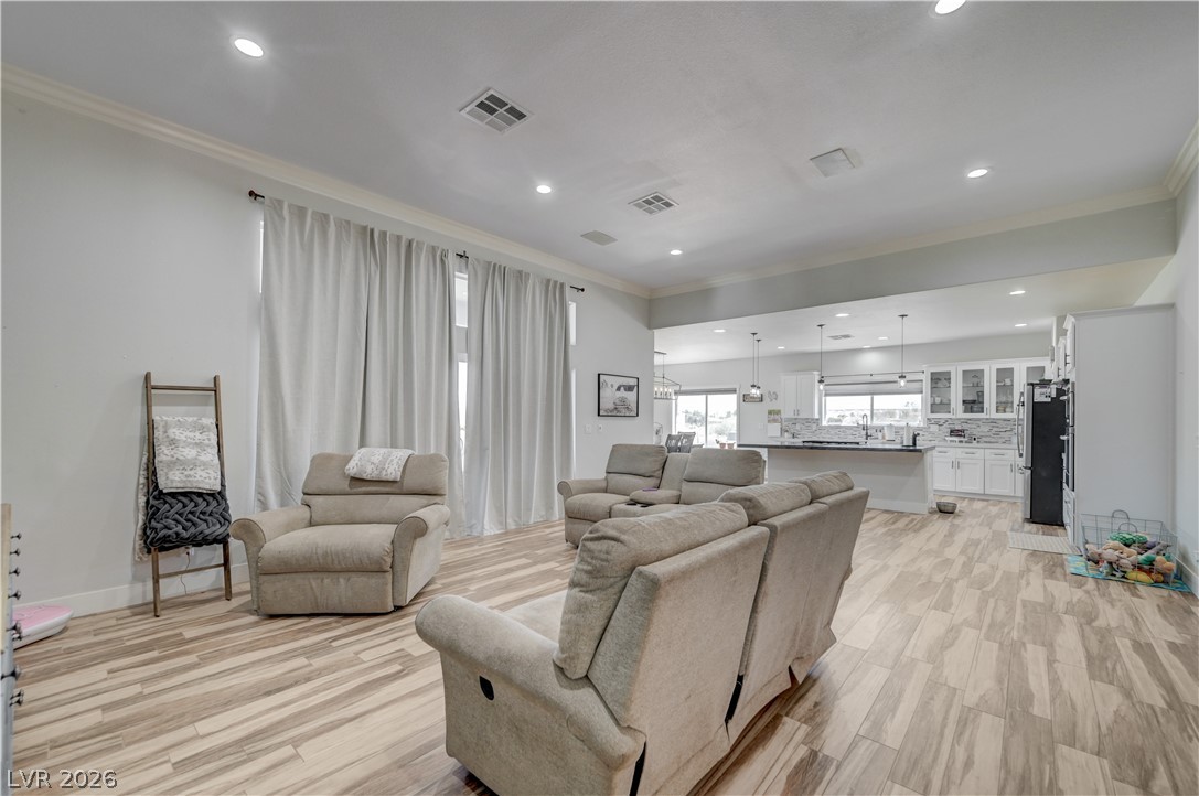 1110 Heyer Street Property Photo 13