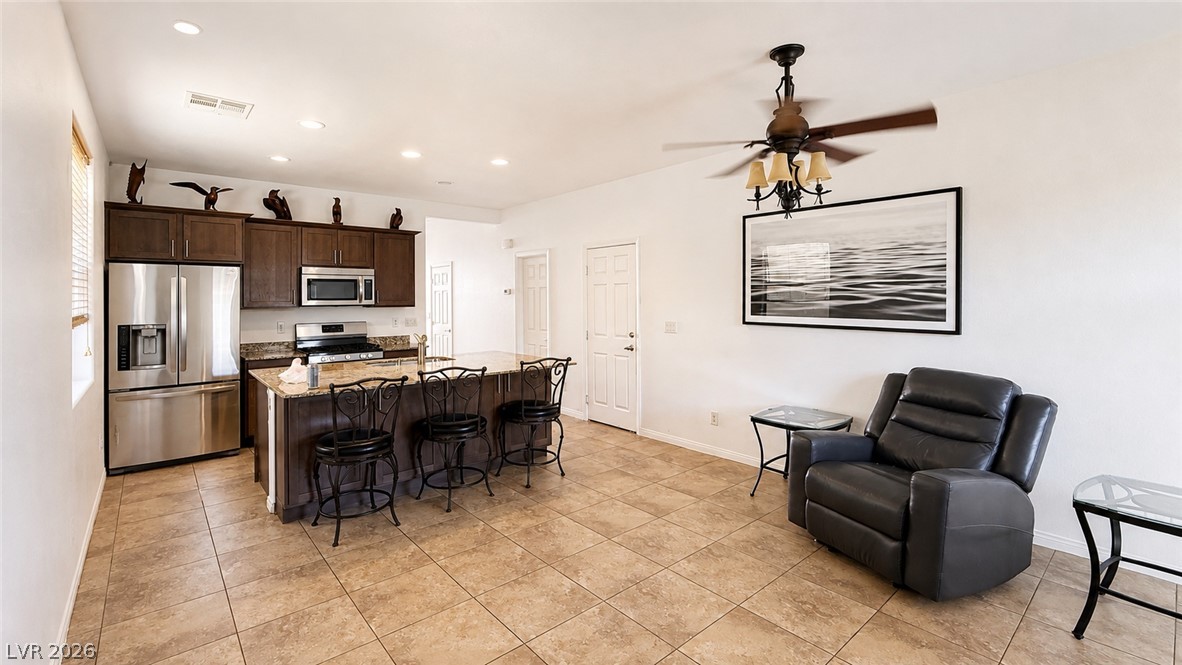 2723 Chinaberry Hill Street Property Photo 2