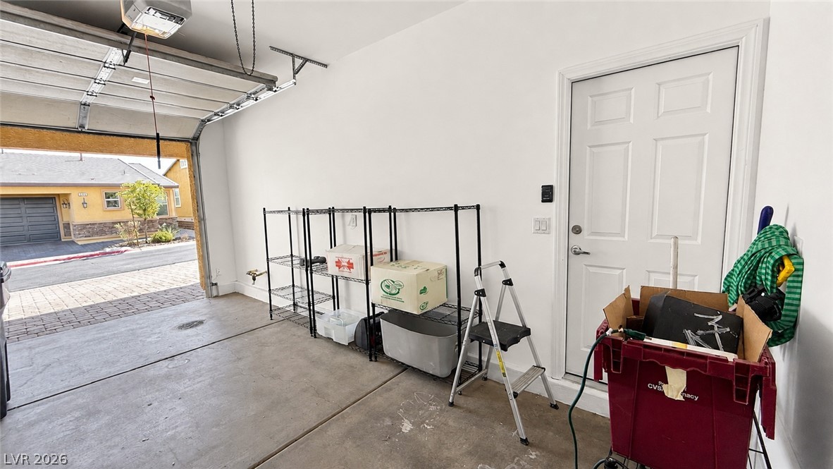 2723 Chinaberry Hill Street Property Photo 17