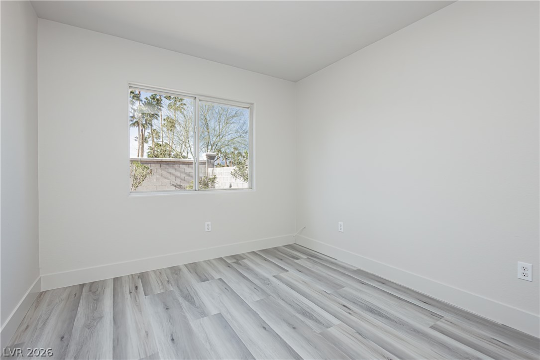 7816 Sparrowgate Avenue Property Photo 5