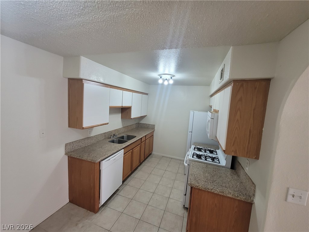 1608 North Torrey Pines Drive 103 Property Photo 14
