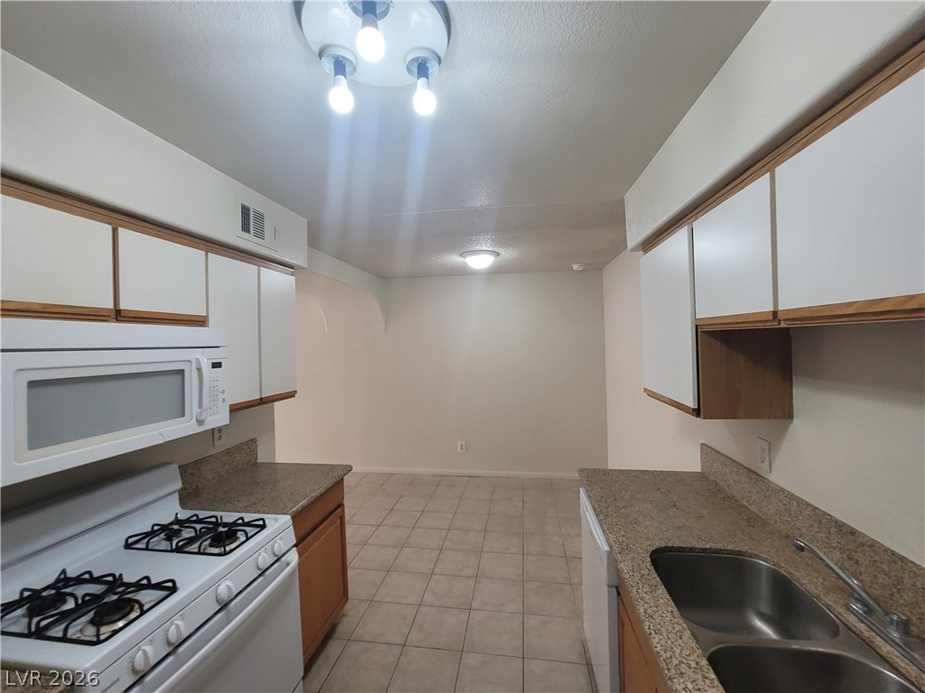 1608 North Torrey Pines Drive 103 Property Photo 15
