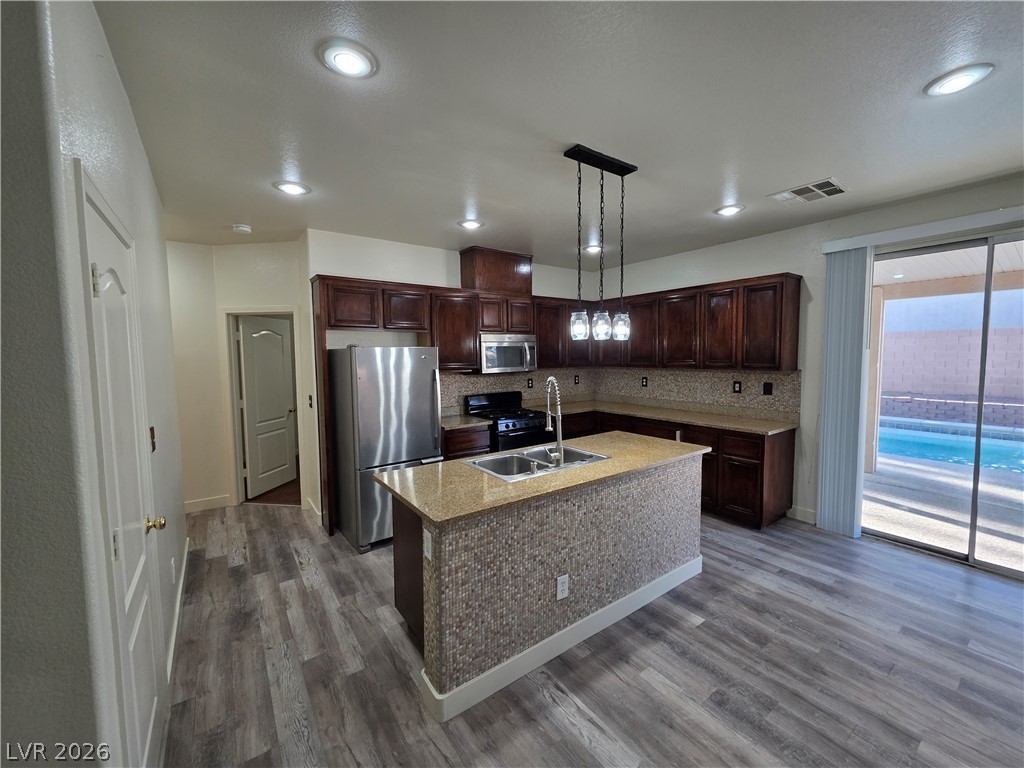 7349 Dolphine Crest Avenue Property Photo 12