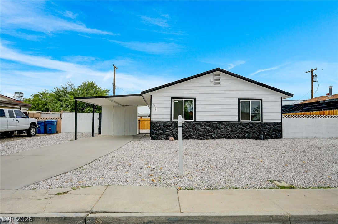 2253 La Puente Street Property Photo 4