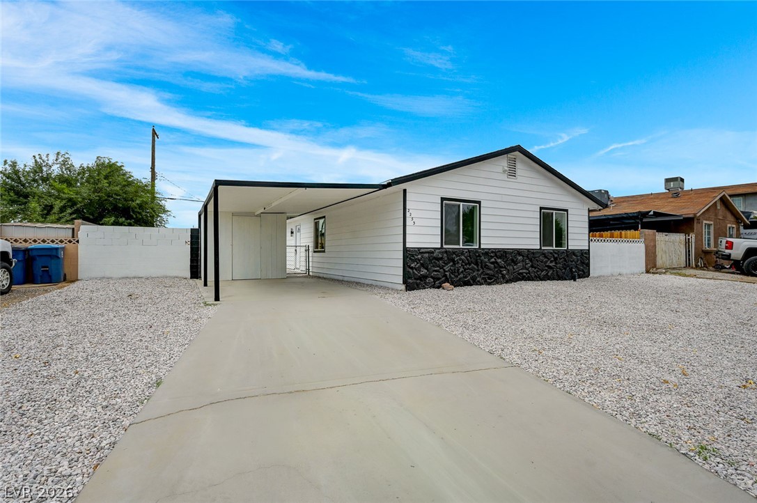 2253 La Puente Street Property Photo 5