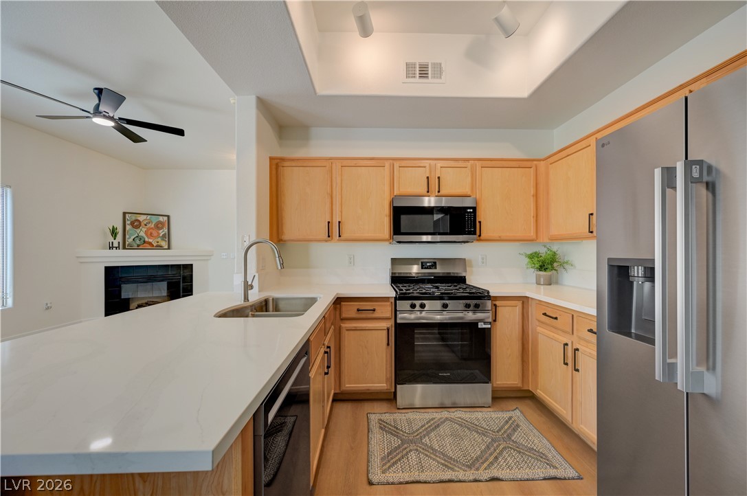 2305 West Horizon Ridge Parkway 814 Property Photo 4