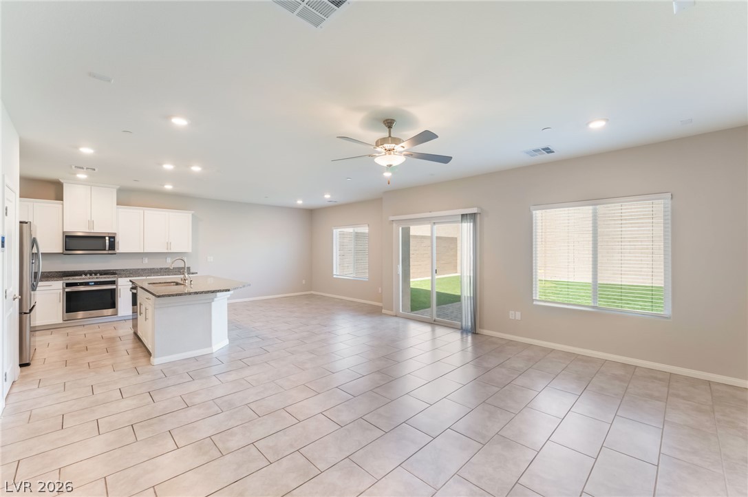 10748 Wild Poppy Avenue Property Photo 9