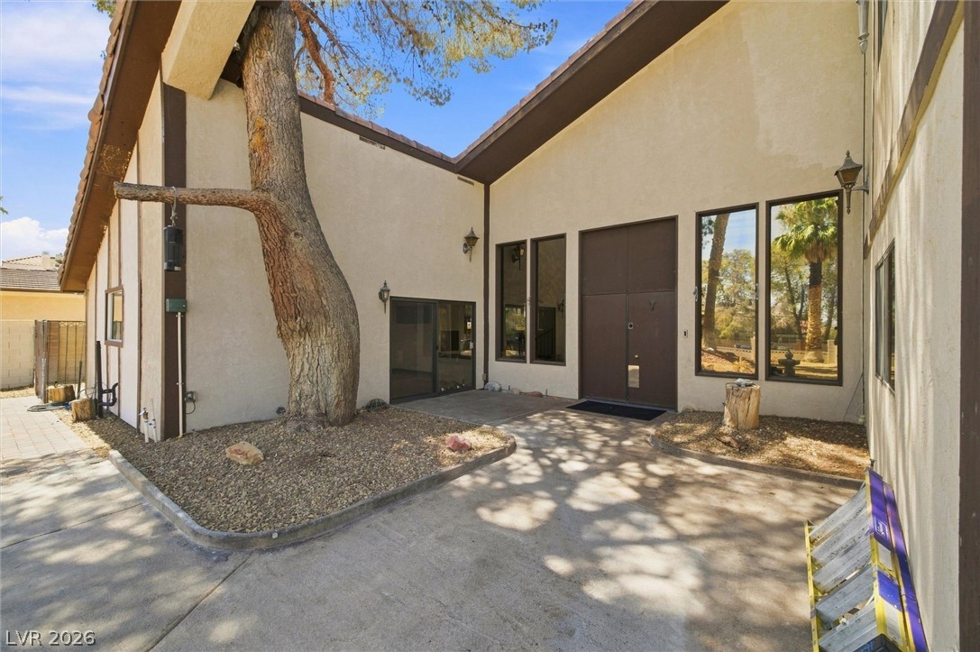 3075 Rosanna Street Property Photo 3