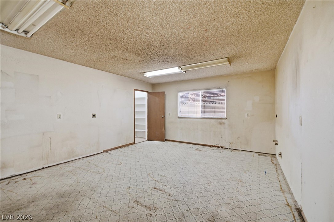 3075 Rosanna Street Property Photo 27