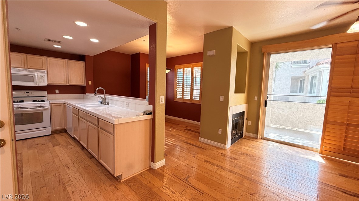 2325 Windmill Parkway 1613 Property Photo 6