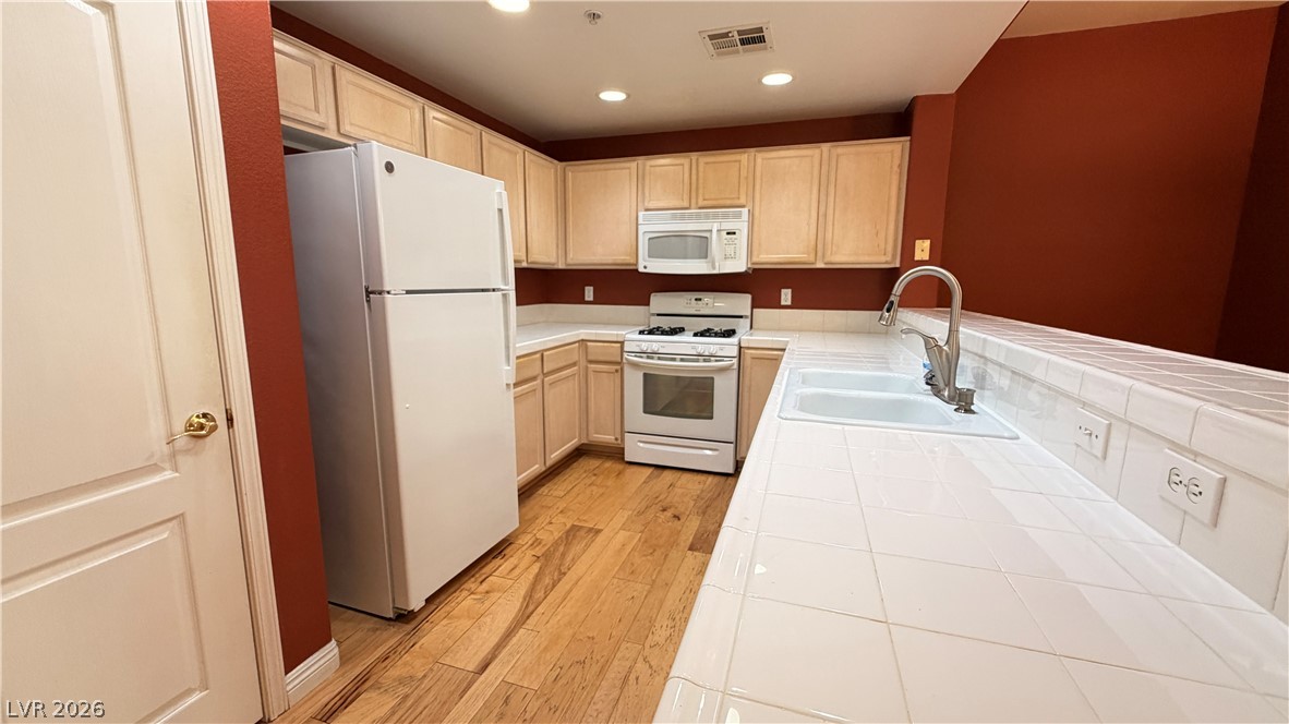 2325 Windmill Parkway 1613 Property Photo 7