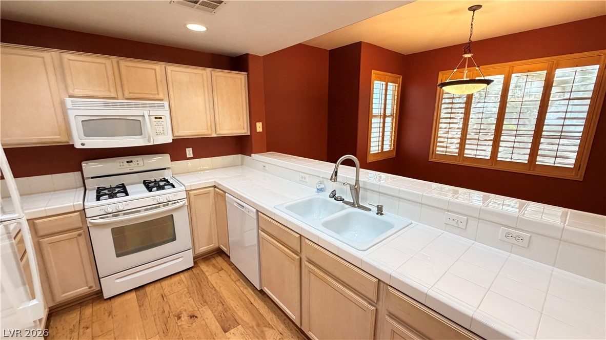 2325 Windmill Parkway 1613 Property Photo 8