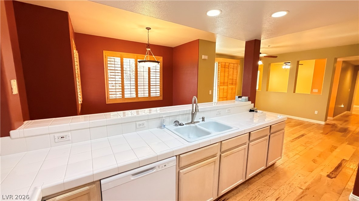2325 Windmill Parkway 1613 Property Photo 11
