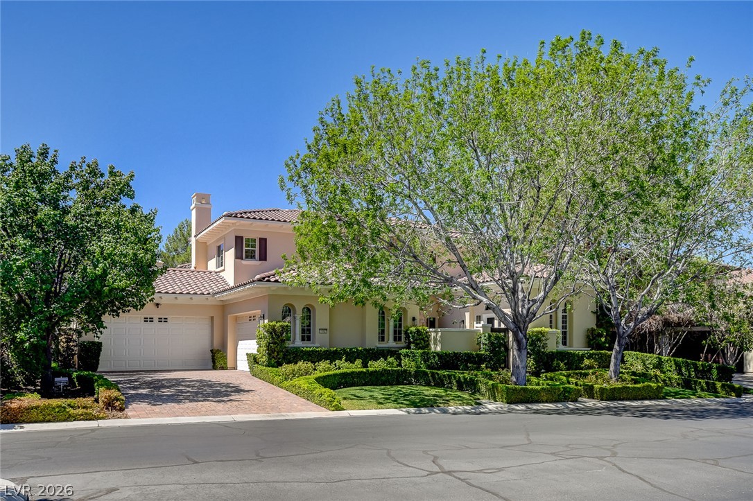 11827 Oakland Hills Drive Property Photo 3