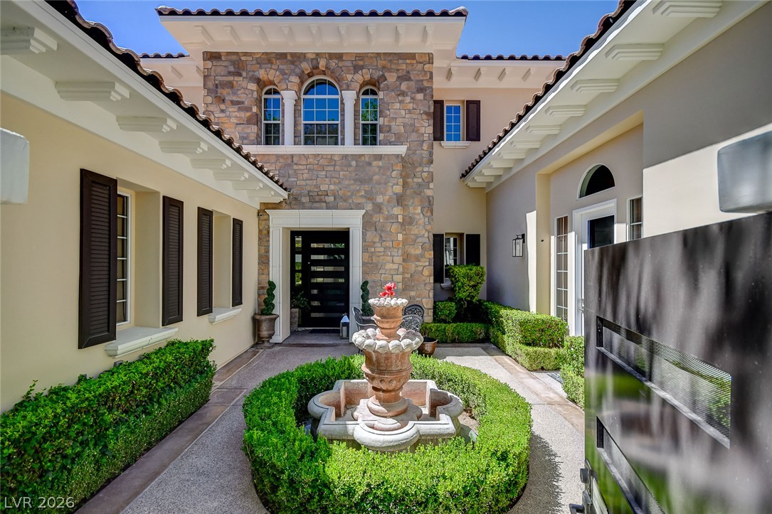 11827 Oakland Hills Drive Property Photo 4
