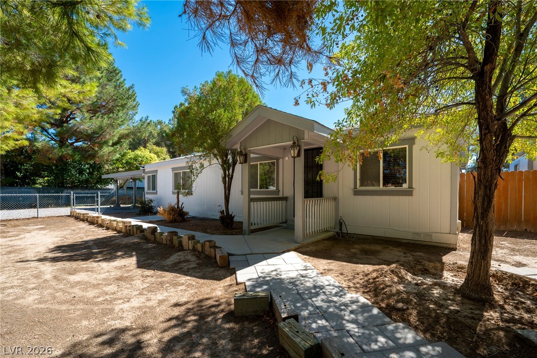1921 Las Casitas Street Property Photo 2