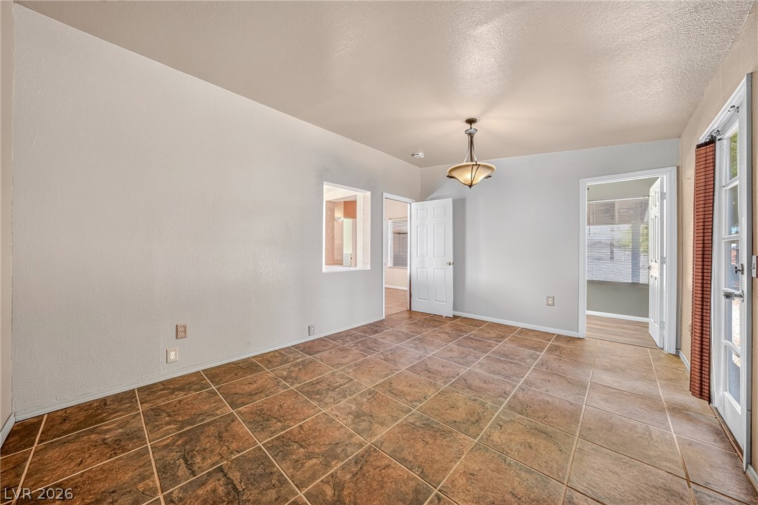 1921 Las Casitas Street Property Photo 32