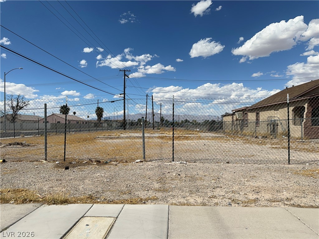 710 West Wilson Avenue Property Photo 2