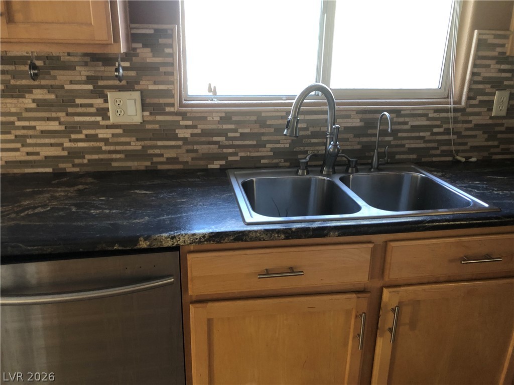 5223 Morning Splash Avenue Property Photo 9