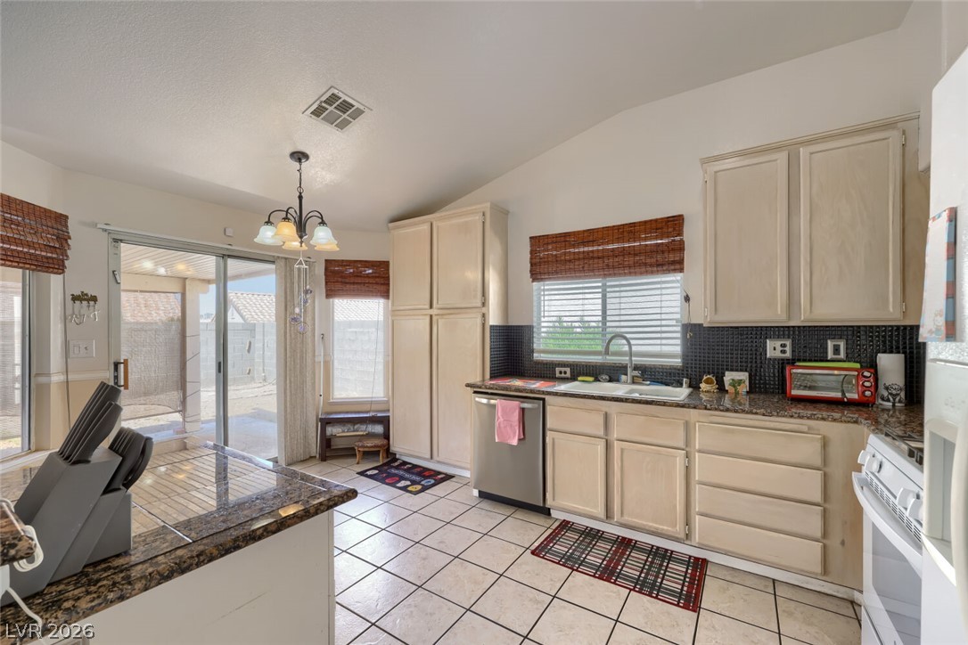 262 Lilium Street Property Photo 7